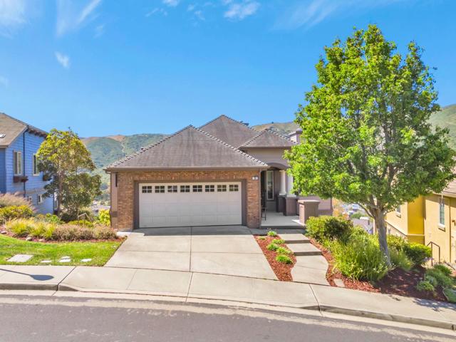 33 Lupine Valley Court, Brisbane CA: https://media.crmls.org/mediaz/9fd282cb-250e-44ab-8aca-ccc1155277b8.jpg
