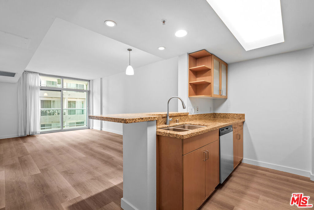 13700 Marina Pointe Drive #321