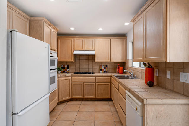 1843 N Whitewater Club Drive, Palm Springs CA: https://media.crmls.org/mediaz/9fd335d6-fb58-4a17-957d-6afb43bc25dc.jpg