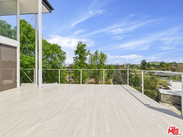4942 Marmol Drive, Woodland Hills CA: https://media.crmls.org/mediaz/9fd3428b-7a66-4ea4-b11d-60be4a667deb.jpg