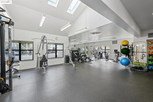 92 Schooner Ct, Richmond CA: https://media.crmls.org/mediaz/9fd351b0-7e53-4515-9592-0c1af267adf8.jpg