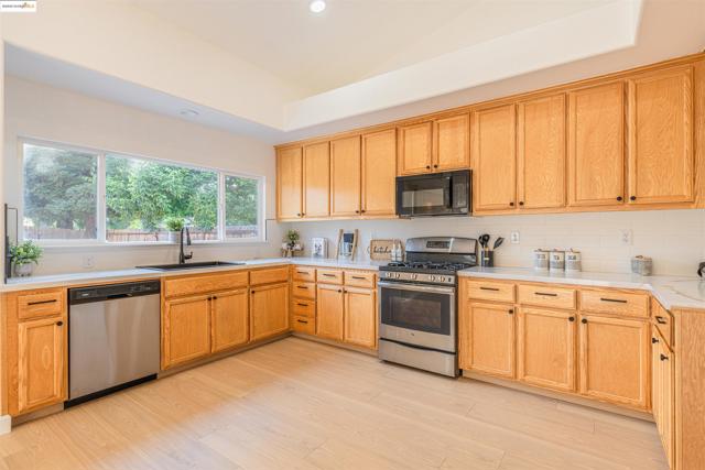 5425 Spur St, Riverbank CA: https://media.crmls.org/mediaz/9fd3c246-307b-4359-96a4-8068795ff4b8.jpg