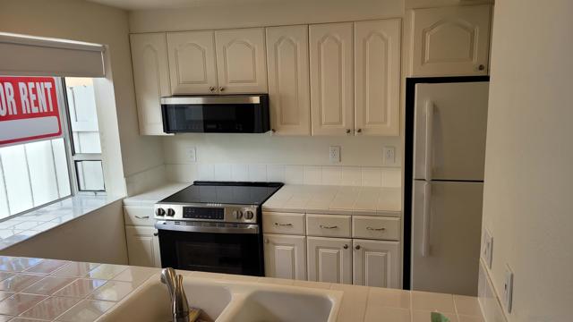 863 Del Mar Downs Rd, Solana Beach CA: https://media.crmls.org/mediaz/9fd3d554-5a12-4fa6-927d-7d656608ff22.jpg