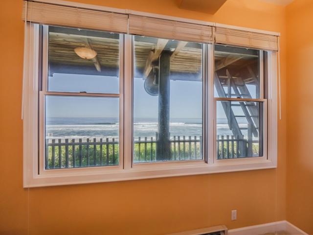 372 Oceanview Drive, La Selva Beach CA: https://media.crmls.org/mediaz/9fd42f75-d41a-4646-9286-59035d1510ad.jpg