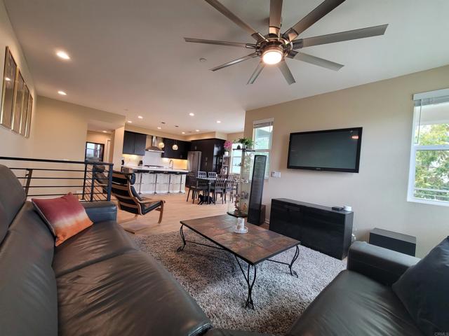 Detail Gallery Image 9 of 61 For 2072 Tango Loop #2,  Chula Vista,  CA 91915 - 4 Beds | 3 Baths
