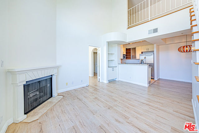 620 S Gramercy Place, Los Angeles CA: https://media.crmls.org/mediaz/9fd4ee58-e682-4b35-8bec-051d782b9112.jpg