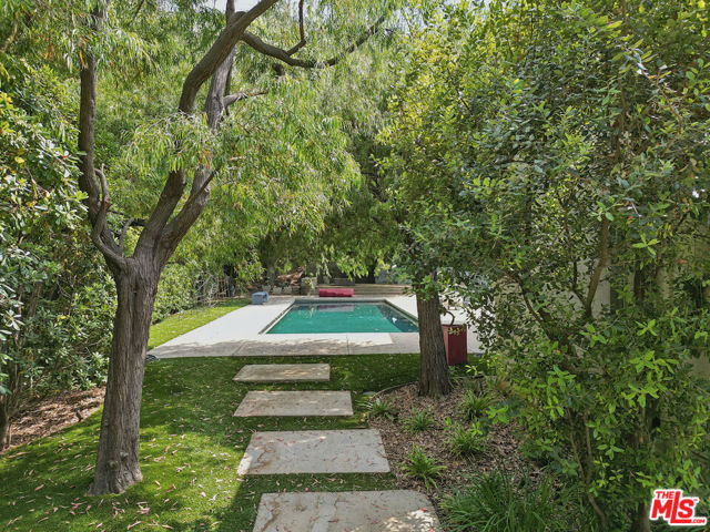 7728 Woodrow Wilson Drive, Los Angeles CA: https://media.crmls.org/mediaz/9fd50b5c-6658-4381-a715-fcbc6a757e36.jpg