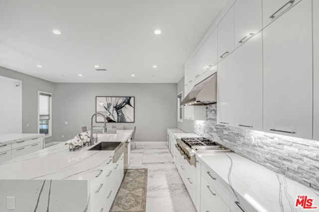 20254 Liverpool Way, Porter Ranch CA: https://media.crmls.org/mediaz/9fd583d6-fe5b-486c-8c17-62e1ef3224c7.jpg