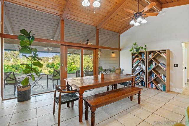 9835 Edgelake Dr, La Mesa CA: https://media.crmls.org/mediaz/9fd5b6d5-0017-422f-81a7-27cb1726cd5c.jpg