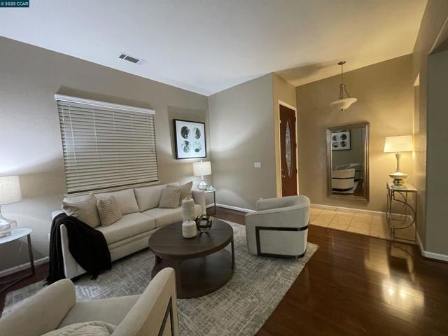 4150 Cherry Blossom Ln, Tracy CA: https://media.crmls.org/mediaz/9fd65056-bed2-4f5a-96b9-e9d5e095b731.jpg