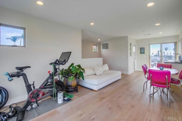 Image 20 of 33 For 855 Sapphire St