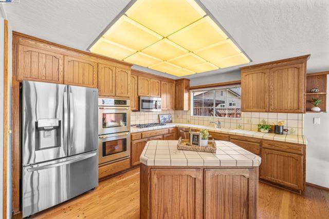 36092 Blair Pl, Fremont CA: https://media.crmls.org/mediaz/9fd68ed3-5d01-428a-97a8-cc62e43ef335.jpg