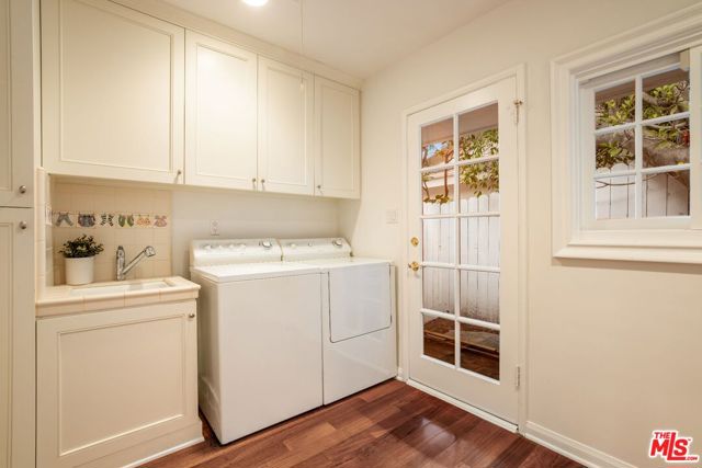 15550 Valley Vista Boulevard, Encino CA: https://media.crmls.org/mediaz/9fd6a27b-73ad-4efe-8e77-45bdb5afa21f.jpg