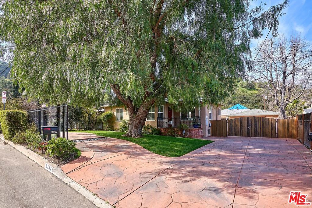 9757 Pinewood Avenue, Tujunga, CA 91042