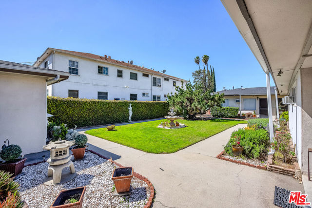 5300 Radford Avenue photo 4