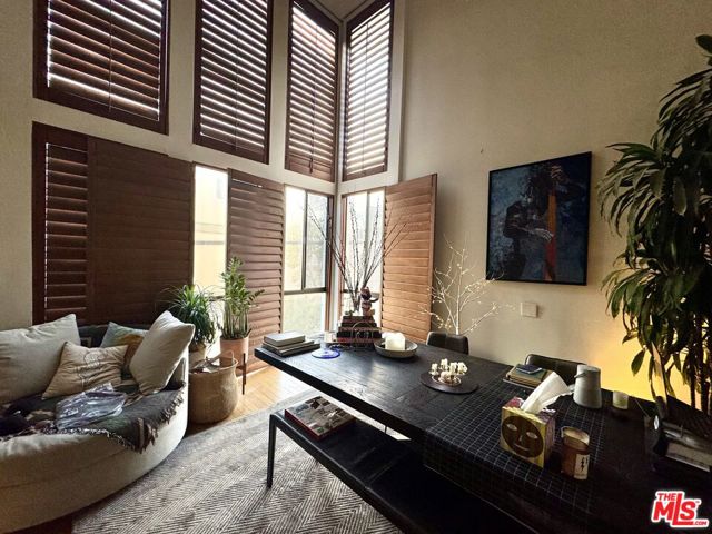 14 Mast Street, Marina del Rey CA: https://media.crmls.org/mediaz/9fd7f19d-2d5d-4d2a-81d1-a0a5369045ce.jpg