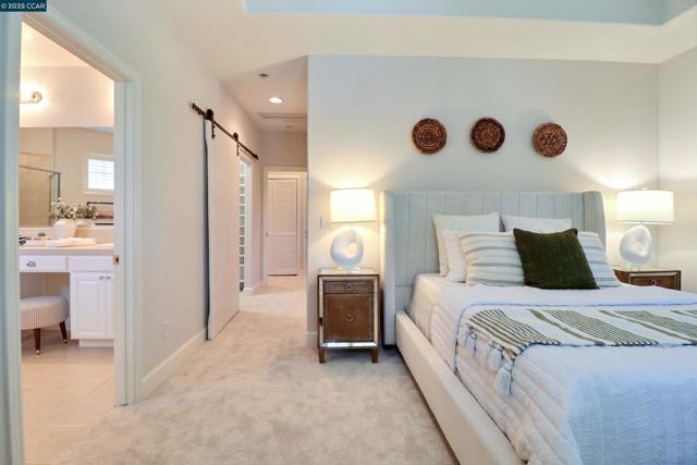 136 Sugarloaf Ct, Alamo CA: https://media.crmls.org/mediaz/9fd82fda-512a-4e9d-a104-63d20fe00252.jpg