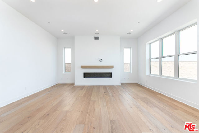 11770 N Hillsborough Lane, Porter Ranch CA: https://media.crmls.org/mediaz/9fd83461-9ea9-4a8d-9fd2-8daa1edcf0d4.jpg