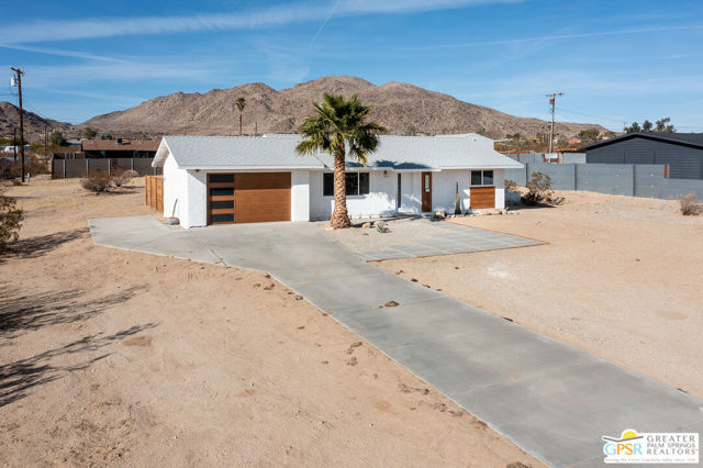 4742 Avenida La Flora Desierta, Joshua Tree CA: https://media.crmls.org/mediaz/9fd92bf9-891d-4994-b16b-9bd6bde176bd.jpg
