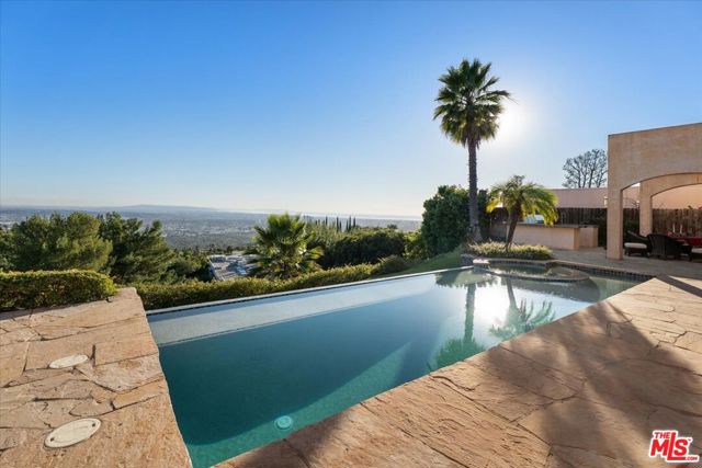 1740 Carla, Beverly Hills CA: https://media.crmls.org/mediaz/9fd99776-26b0-4ab4-bea2-fd2ec0525a88.jpg