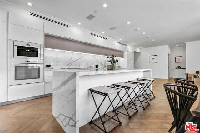 132 N Swall Drive, Los Angeles CA: https://media.crmls.org/mediaz/9fd9fcb8-92eb-4034-b9d6-86427df309fa.jpg