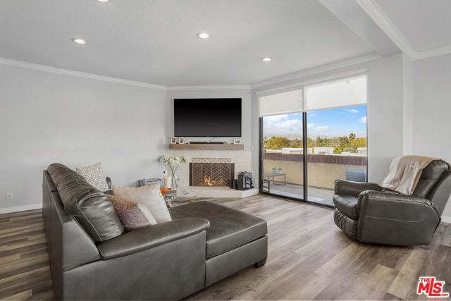14115 MOORPARK Street, 306 photo 8