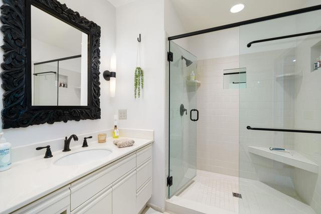 Image 31 of 48 For 54492 Shoal Creek
