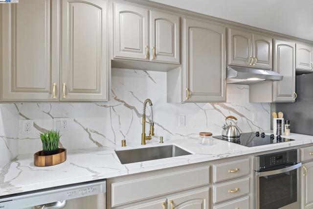 5139 Dryden Ct, Newark CA: https://media.crmls.org/mediaz/9fdb910c-3a62-44b7-a541-07f55e2332ac.jpg