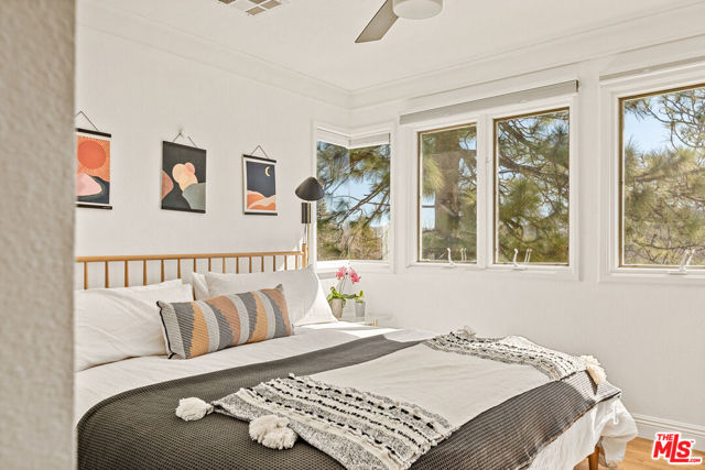 28277 Arbon Lane, Lake Arrowhead CA: https://media.crmls.org/mediaz/9fdbba1c-d9d0-4569-b9d3-b0bd265cbd62.jpg