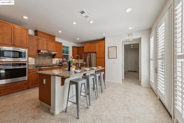 1027 Azuar Drive, Vallejo CA: https://media.crmls.org/mediaz/9fdc6cbe-8b4f-4f88-92b6-21c9362ef0af.jpg