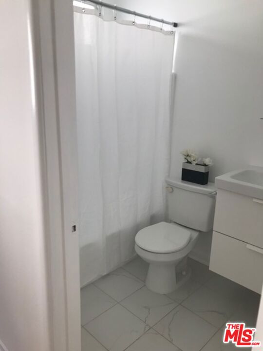 1453 S Westgate Avenue, Los Angeles CA: https://media.crmls.org/mediaz/9fdc764f-ea08-4f25-921e-b7bab0b27ec7.jpg