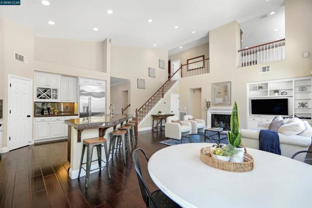139 Shelterwood Ln, Danville CA: https://media.crmls.org/mediaz/9fdd189d-edcb-4836-be77-355475d568f2.jpg