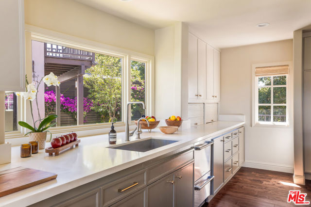 2770 La Castana Drive, Los Angeles CA: https://media.crmls.org/mediaz/9fdd4834-2e43-42e0-9bdd-5a50d156d8af.jpg