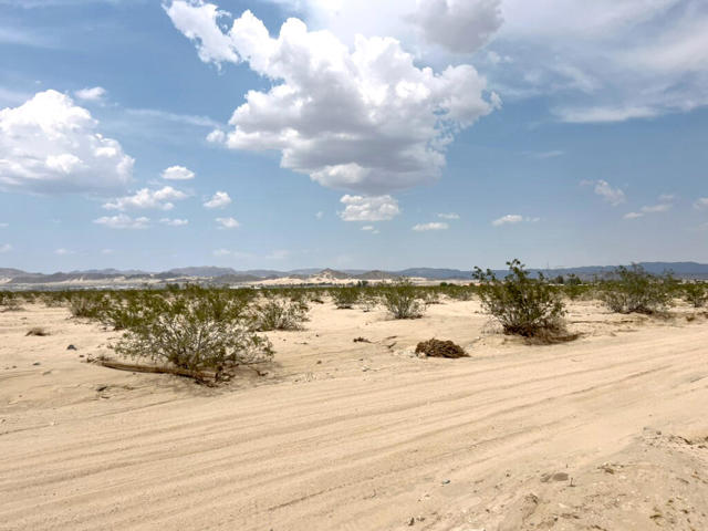 0 Mesa Drive, 29 Palms CA: https://media.crmls.org/mediaz/9fddb365-3003-4ef4-96bd-4956e771a680.jpg