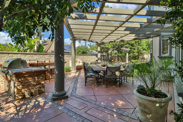 2589 Featherwood Street, Westlake Village CA: https://media.crmls.org/mediaz/9fde270c-1203-4794-af37-2ceccc9647d4.jpg