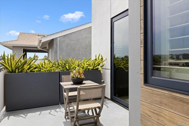 Detail Gallery Image 16 of 28 For 2677 State St #301,  Carlsbad,  CA 92008 - 2 Beds | 2/1 Baths
