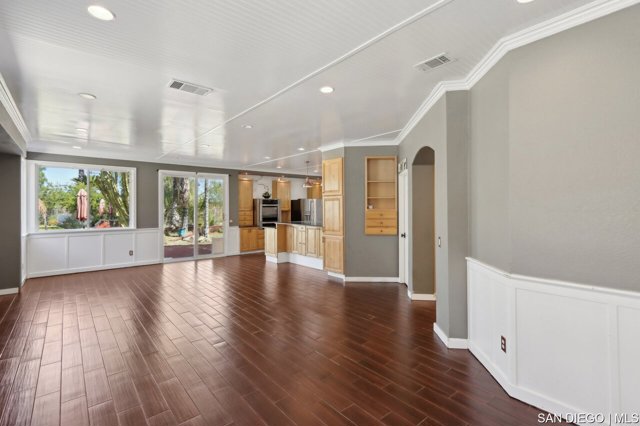 25 Villa Roma, Lake Elsinore CA: https://media.crmls.org/mediaz/9fdfc82b-8b18-4004-8b08-06c68ac768ba.jpg