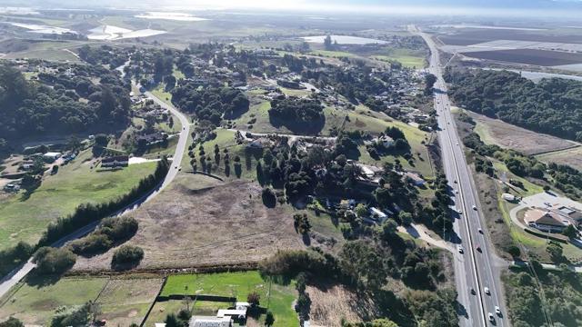 10706 Country Meadows Road, Salinas CA: https://media.crmls.org/mediaz/9fe01ab5-d3be-4c7e-b88a-33f4082b1e27.jpg