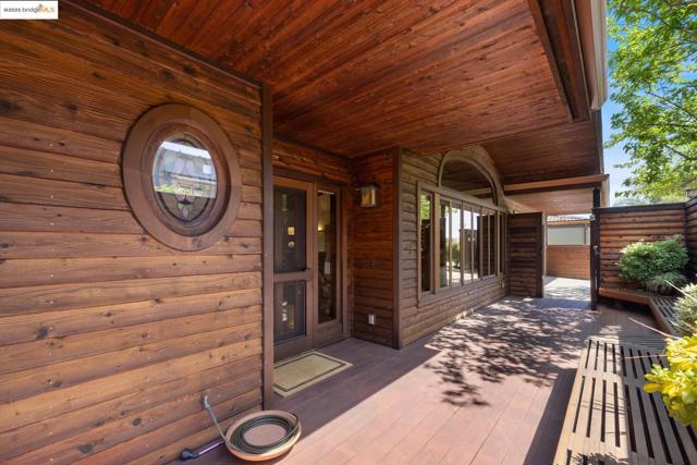 6890 Charing Cross Road, Berkeley CA: https://media.crmls.org/mediaz/9fe10ab1-1ce9-4249-bb0d-517015b9fcf6.jpg