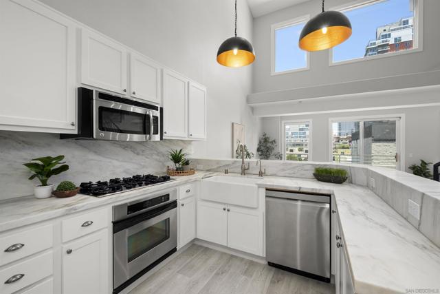1501 India St, San Diego CA: https://media.crmls.org/mediaz/9fe10dbc-b8c1-4b34-91e6-76e82735b69d.jpg
