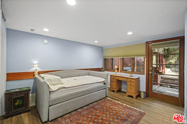 809 Basin Drive, Topanga CA: https://media.crmls.org/mediaz/9fe1eca2-5bfd-4fdf-9857-161e99e584e6.jpg
