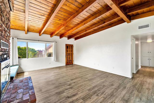 328 30 9th St, Del Mar CA: https://media.crmls.org/mediaz/9fe232a3-7968-45ba-9351-2e57232f4fbc.jpg