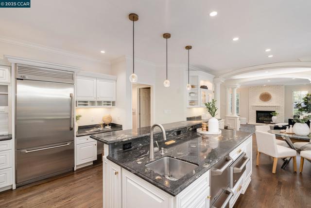 51 Brightwood Cir, Danville CA: https://media.crmls.org/mediaz/9fe2724c-067e-4b84-a253-a725495e5bbb.jpg