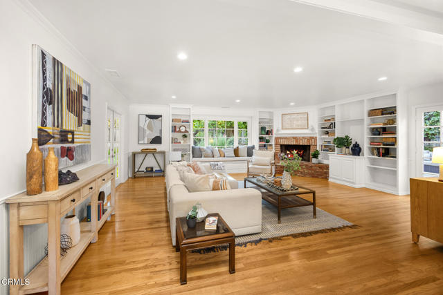 4929 Oakwood Avenue, La Canada Flintridge CA: https://media.crmls.org/mediaz/9fe44d64-b07e-4a49-af2f-34cb564ae574.jpg