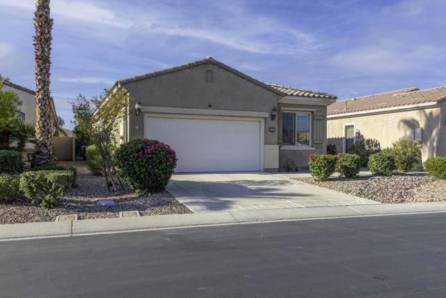 81907 Avenida Bahia, Indio CA: https://media.crmls.org/mediaz/9fe48573-2f13-46ec-8b87-fd186a8387ca.jpg