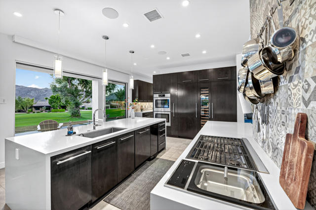 49120 Sunrose Lane, Palm Desert CA: https://media.crmls.org/mediaz/9fe494de-04e2-46b1-8ac0-34afa69d40a4.jpg