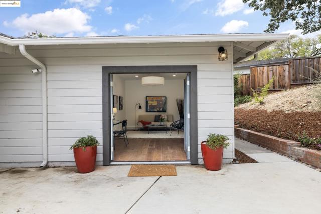 150 Santa Rita Dr, Walnut Creek CA: https://media.crmls.org/mediaz/9fe58d8e-26b3-4def-b04f-6c5f1ae6911e.jpg