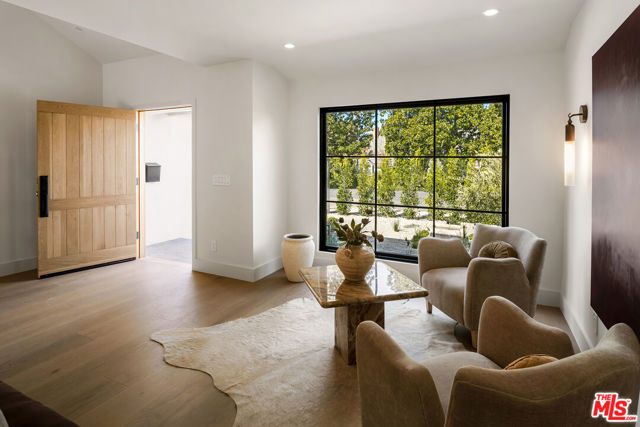 13114 Addison Street photo 6