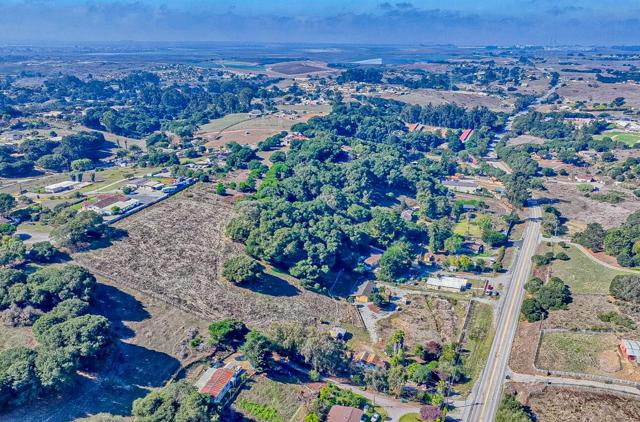 15108 Castroville Boulevard, Castroville CA: https://media.crmls.org/mediaz/9fe5fd2e-af4a-4984-b3bb-5acdb45e4351.jpg