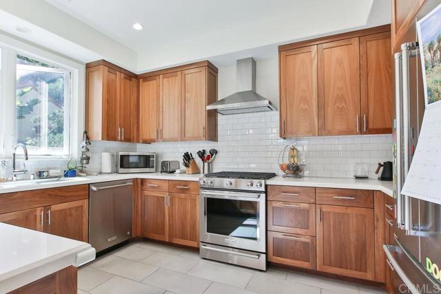 Detail Gallery Image 17 of 39 For 573 H, Coronado,  CA 92118 - 3 Beds | 3 Baths